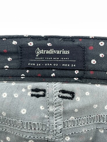 34 Beden siyah Renk Stradivarius Jean / Kot %70 İndirimli.