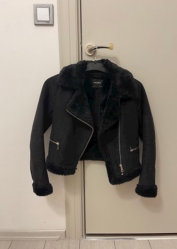 Kürklü Siyah Süet Mini Kadın Ceket pull bear