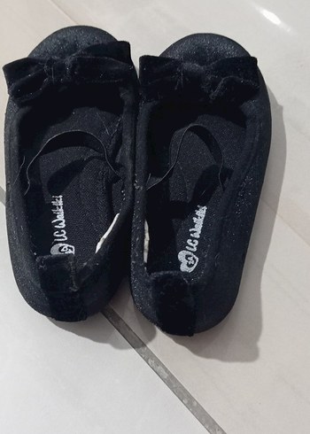 24 Beden Kız Çocuk Siyah Fiyonk Detaylı Babet
