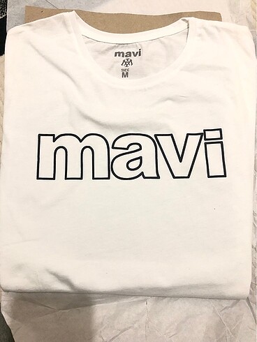 Mavi beyaz tshirt