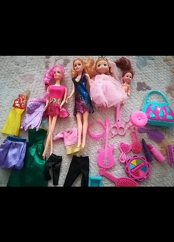 Barbie kuaför seti .Masası iile alana indirim yapllır.oyuncakl