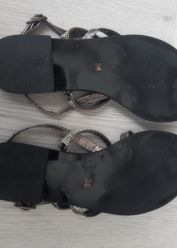 SANDALET TERLİK BAMBİ MARKA 36 NUMARA - Görsel 3