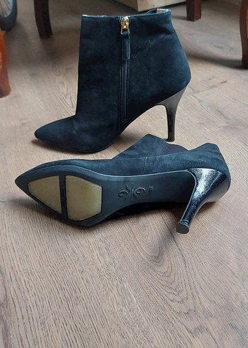 Siyah Süet Stiletto Topuklu Kadın Bot - Görsel 3