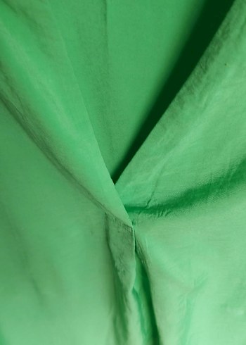 IPEKYOL Yeşil V Yaka Düğmeli Kadın Gömlek - Görsel 2