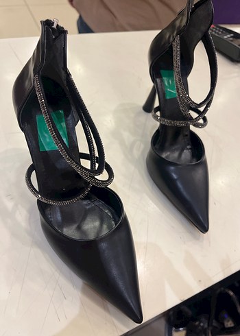 39 Beden siyah Renk Siyah Stiletto Yılan Desenli Tokalı