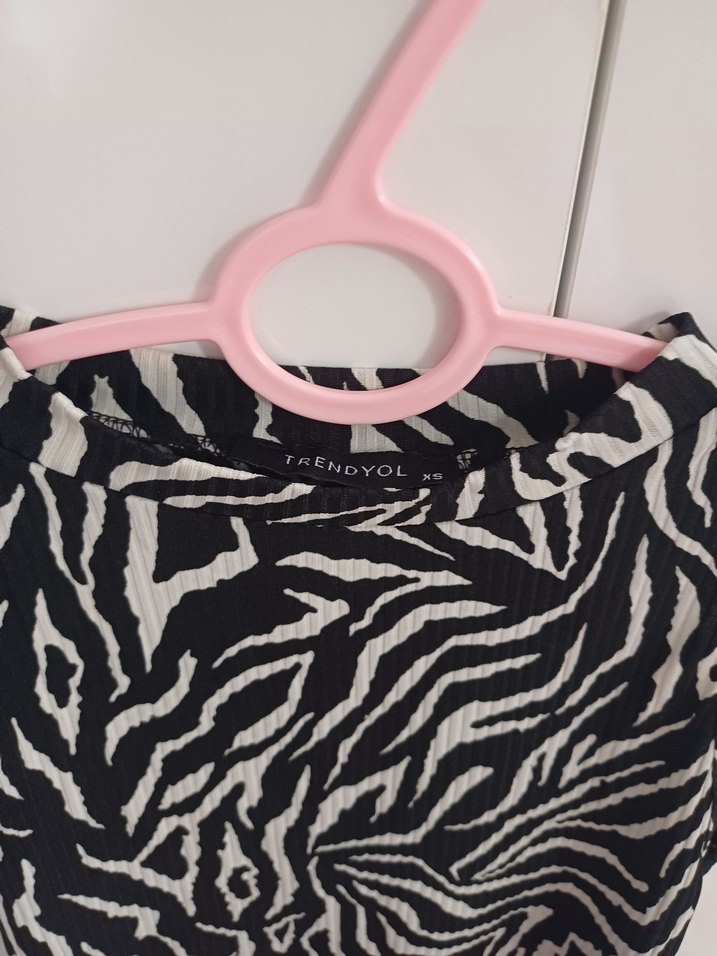 Zebra Desenli Kolsuz Mini Crop Top - Görsel 3