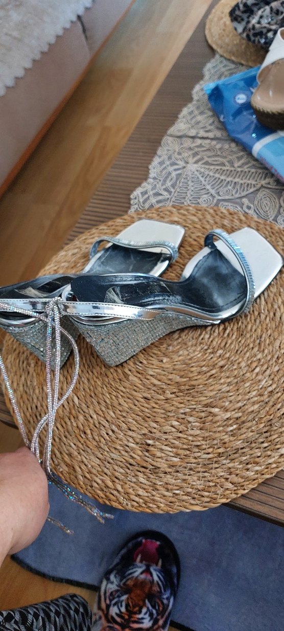 Gri Yılan Desenli Metal Dolgu Topuklu Kadın Ayakkabı - Görsel 4