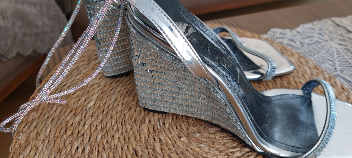 Gri Yılan Desenli Metal Dolgu Topuklu Kadın Ayakkabı - Görsel 3