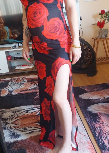 Kırmızı Güllü Straplez Uzun Elbise - Görsel 3