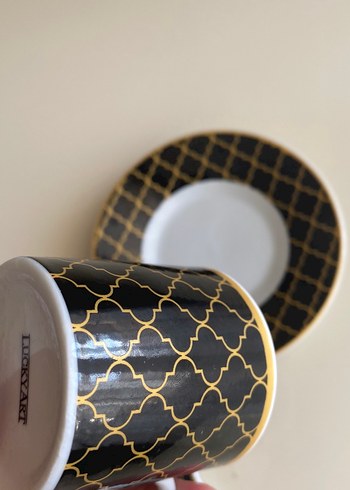 Siyah ve Altın Desenli Fincan ve Tabak Seti - Görsel 5