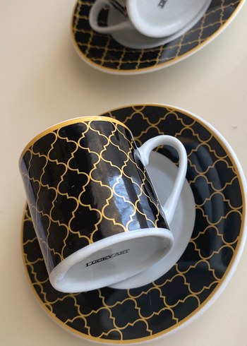 Siyah ve Altın Desenli Fincan ve Tabak Seti - Görsel 3