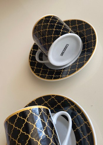 Siyah ve Altın Desenli Fincan ve Tabak Seti - Görsel 2