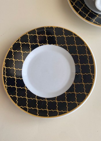 Siyah ve Altın Desenli Fincan ve Tabak Seti - Görsel 4