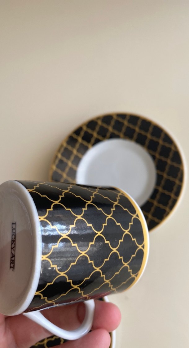 Siyah ve Altın Desenli Fincan ve Tabak Seti - Görsel 5