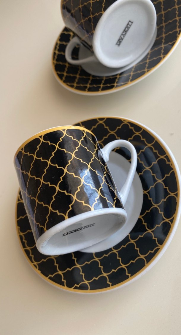 Siyah ve Altın Desenli Fincan ve Tabak Seti - Görsel 3