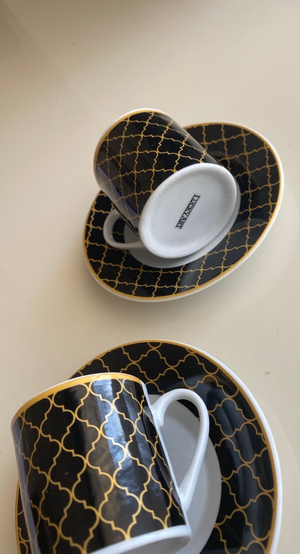 Siyah ve Altın Desenli Fincan ve Tabak Seti - Görsel 2