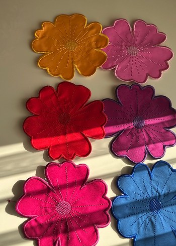 Renkli Çiçek Desenli sunum peçete - Görsel 2