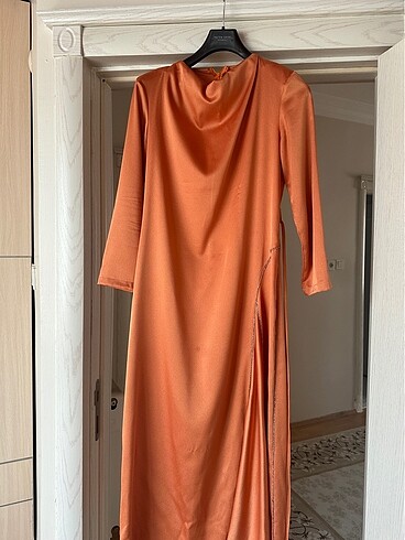 xl Beden turuncu Renk Touche kemerli saten elbise