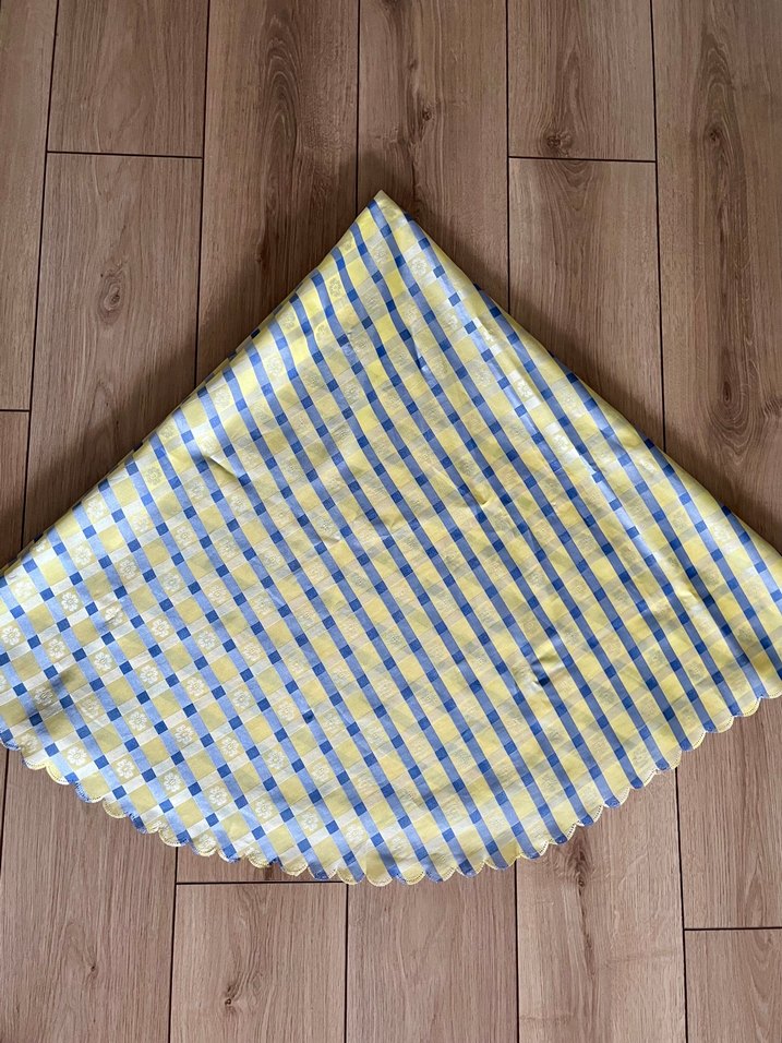 Jakarlı Dertsiz Yuvarlak Masa Örtüsü - Görsel 4