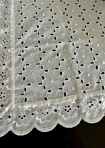 Beyaz Küpür Masa Örtüsü - Görsel 4