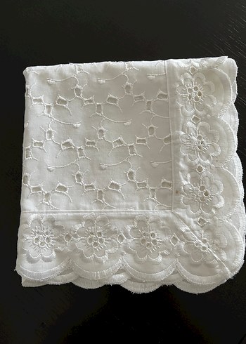 Beyaz Küpür Masa Örtüsü - Görsel 3