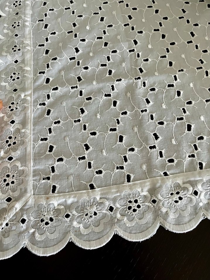 Beyaz Küpür Masa Örtüsü - Görsel 4