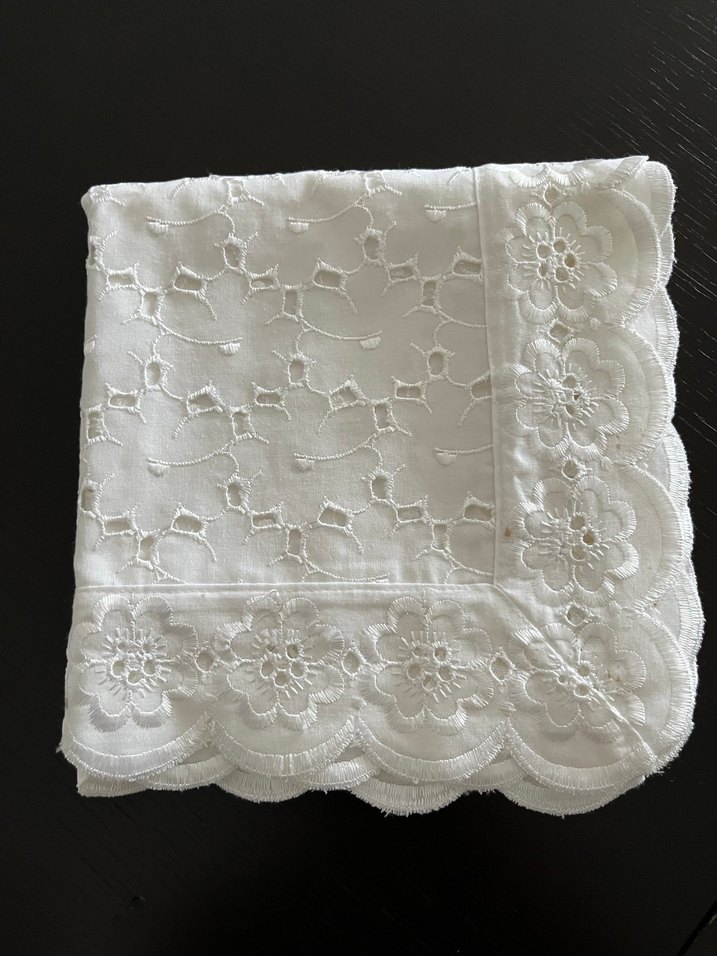 Beyaz Küpür Masa Örtüsü - Görsel 3