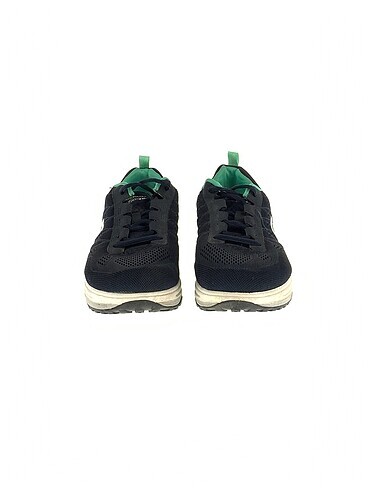 37 Beden Skechers Spor Ayakkabı %70 İndirimli.