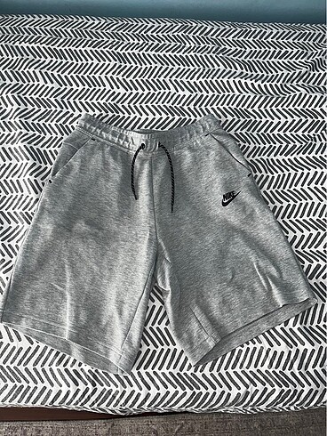 Nike tech şort s beden