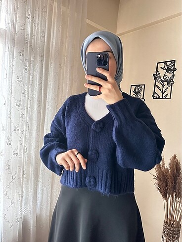 Çiçekli Çıtçıtlı Hırka