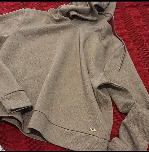 GUESS SWEATSHIRT