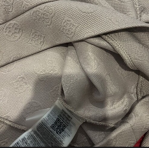 l Beden GUESS SWEATSHIRT