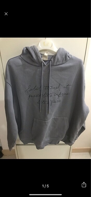 H&M marka kapüsonlu sweatshirt .