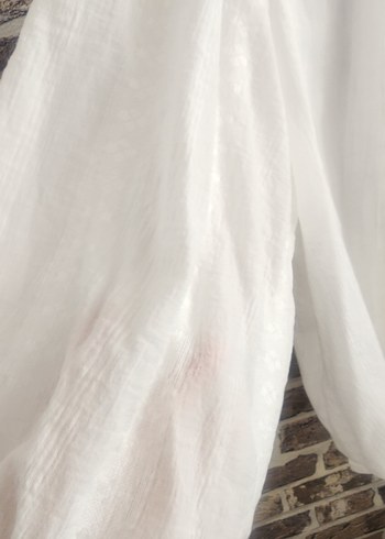 Bohem Tarzı Beyaz Keten V Yaka Gömlek - Görsel 3