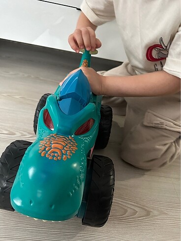  Beden Renk Hotwheels monster truck