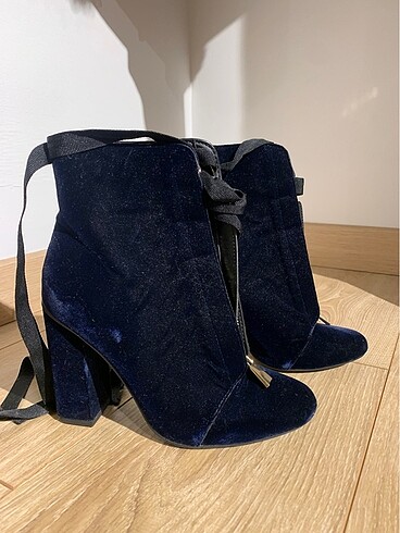Zara Hatasız kadife buti