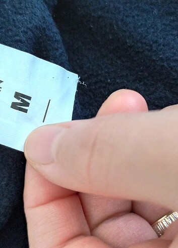 Yenidir hiç giyilmedi arkasında çizik var ben alırken de öyleydi - Görsel 5