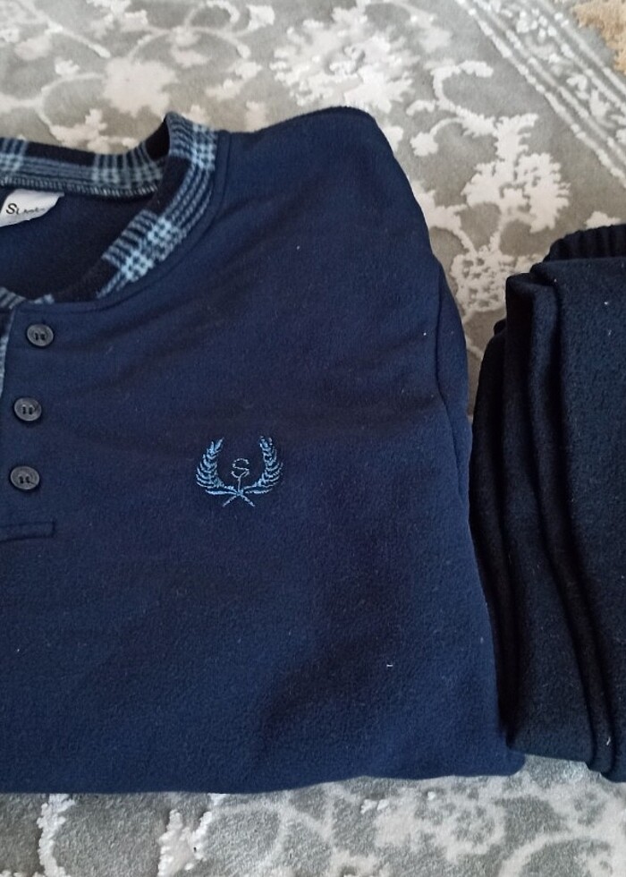 Yenidir hiç giyilmedi arkasında çizik var ben alırken de öyleydi - Görsel 4