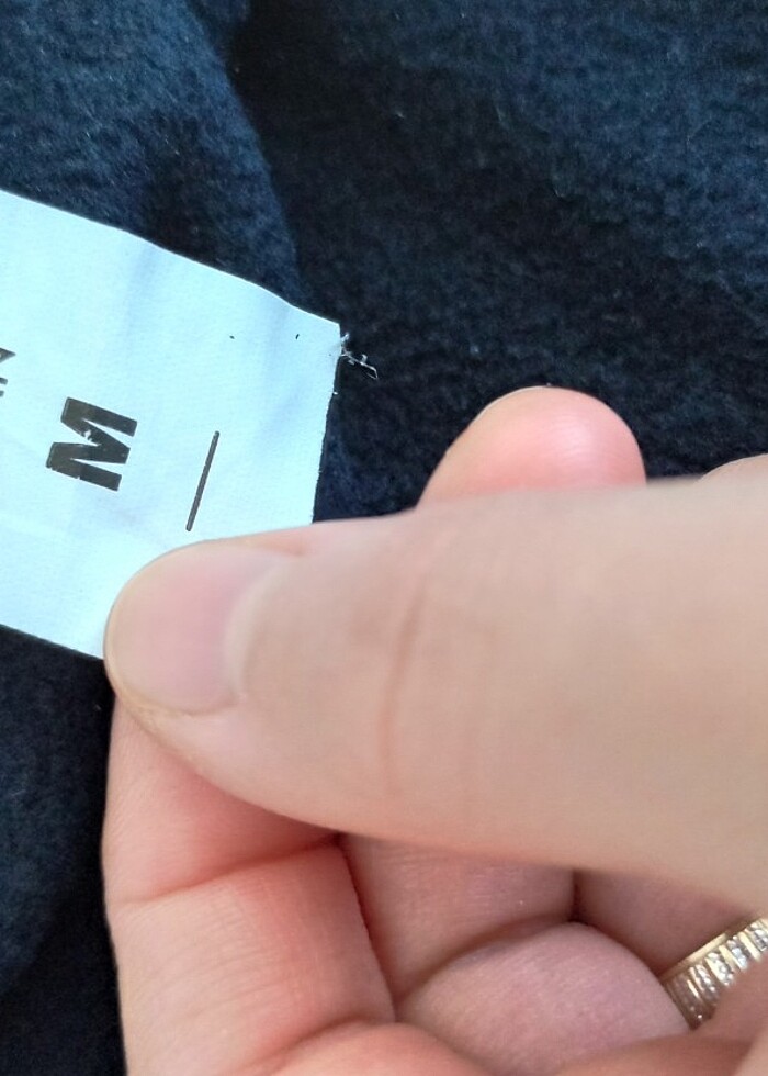 Yenidir hiç giyilmedi arkasında çizik var ben alırken de öyleydi - Görsel 5