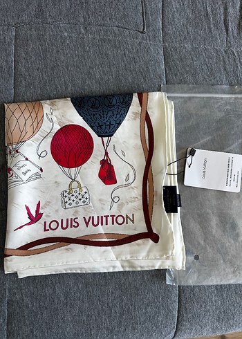 Louis Vuitton marka tivil ipek başörtü - Görsel 4