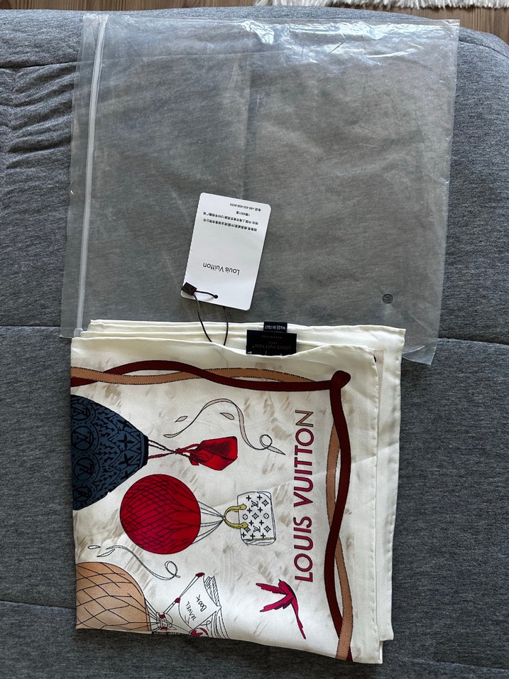 Louis Vuitton marka tivil ipek başörtü - Görsel 5