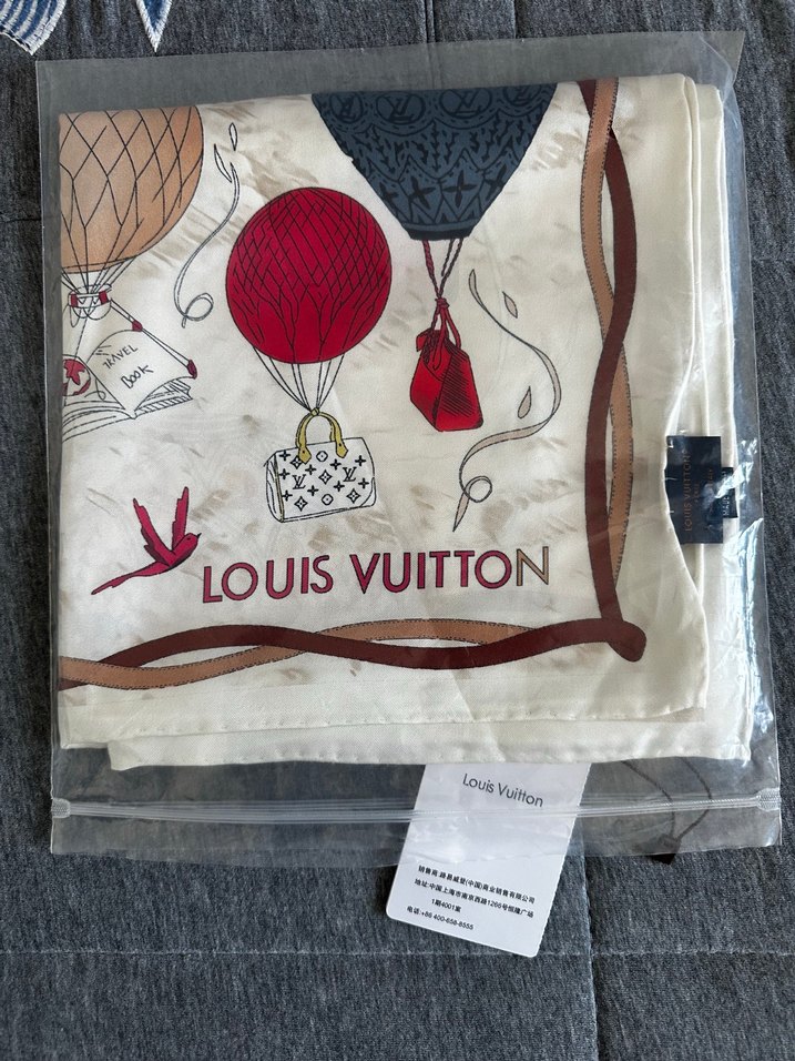 Louis Vuitton marka tivil ipek başörtü - Görsel 2