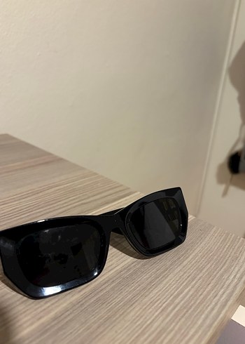 Miu Miu Siyah Kemer Detaylı Kadın Güneş Gözlüğü - Görsel 2