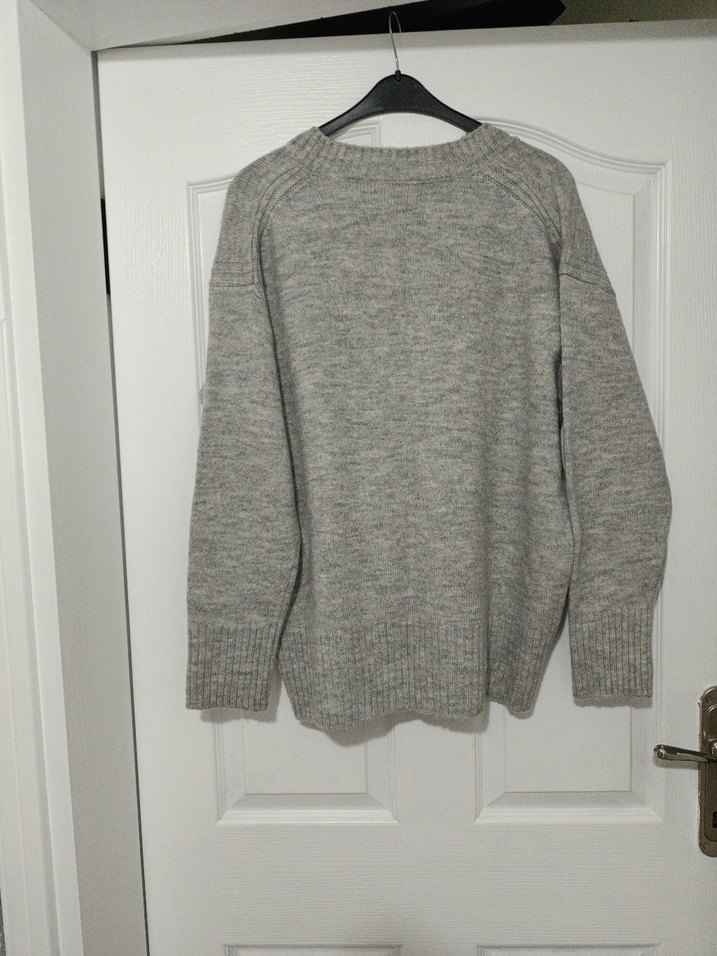 Gri V Yaka Kadın Örgü Kazak - Görsel 4