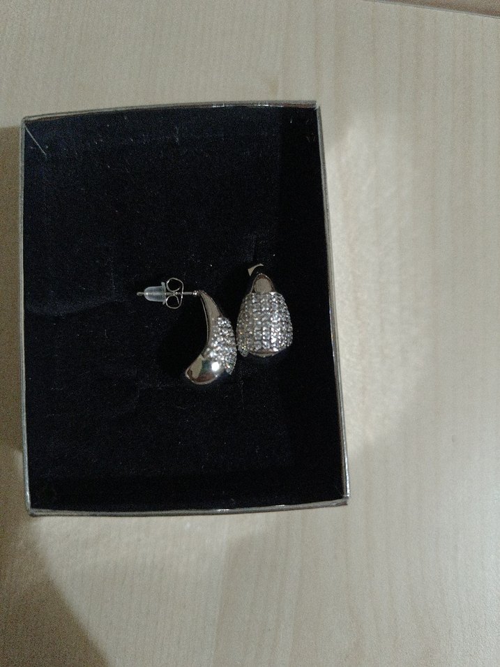 Gri Minimalist Kadın Küpe - Görsel 2