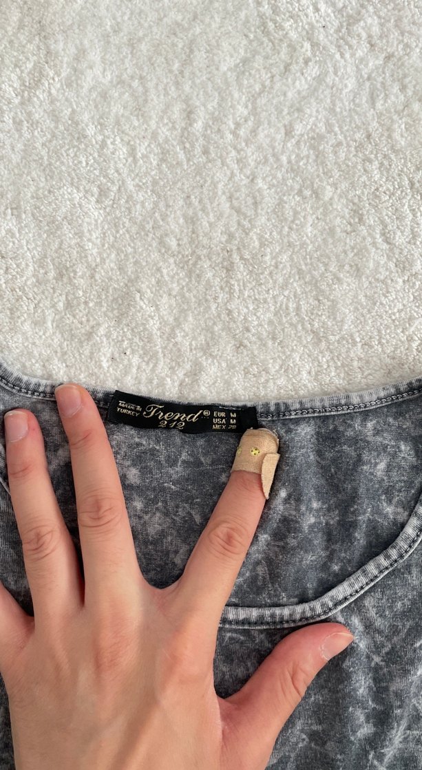 Gri Kolsuz Nakışlı Hamile Elbisesi - Görsel 4