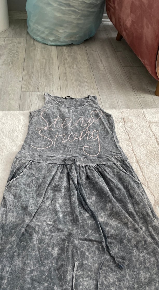 Gri Kolsuz Nakışlı Hamile Elbisesi - Görsel 2