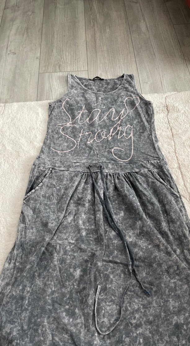 Gri Kolsuz Nakışlı Hamile Elbisesi - Görsel 3