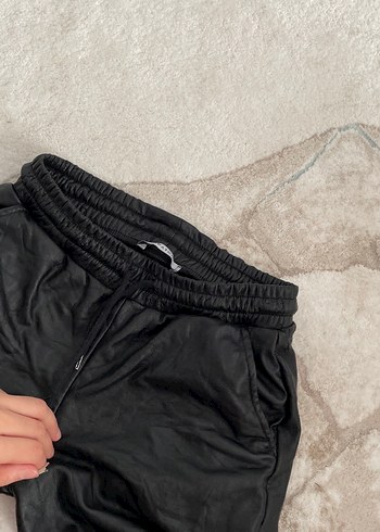 Kadın Siyah Deri Bol Kesim Midi Pantolon - Görsel 6