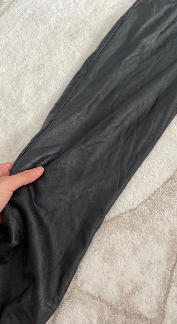 Kadın Siyah Deri Bol Kesim Midi Pantolon - Görsel 4